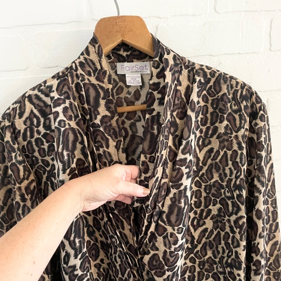 Insane Vintage Animal print blouse Double breasted Mobwife Earthy tones 16W - Picture 4 of 9